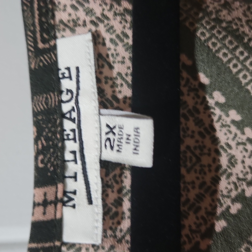 Chevron Patterned Women's Top - Picture 3 of 4